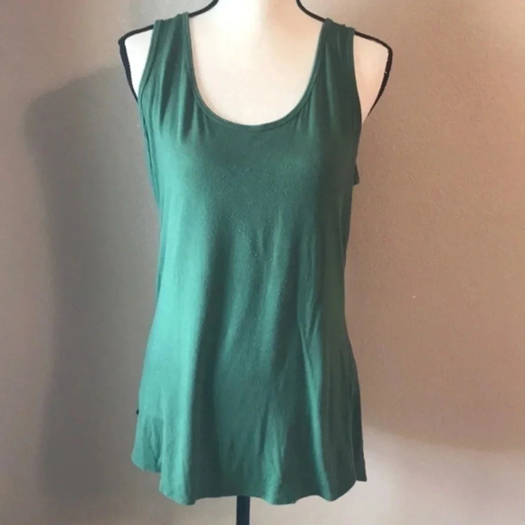 ⭐️ MAX STUDIO army Green tank top size XL⭐️
BIN 1 - Picture 1 of 6
